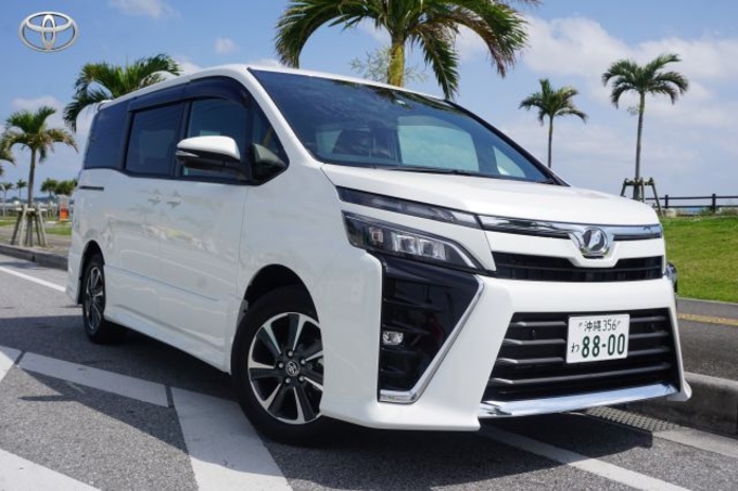 TOYOTA VOXY画像